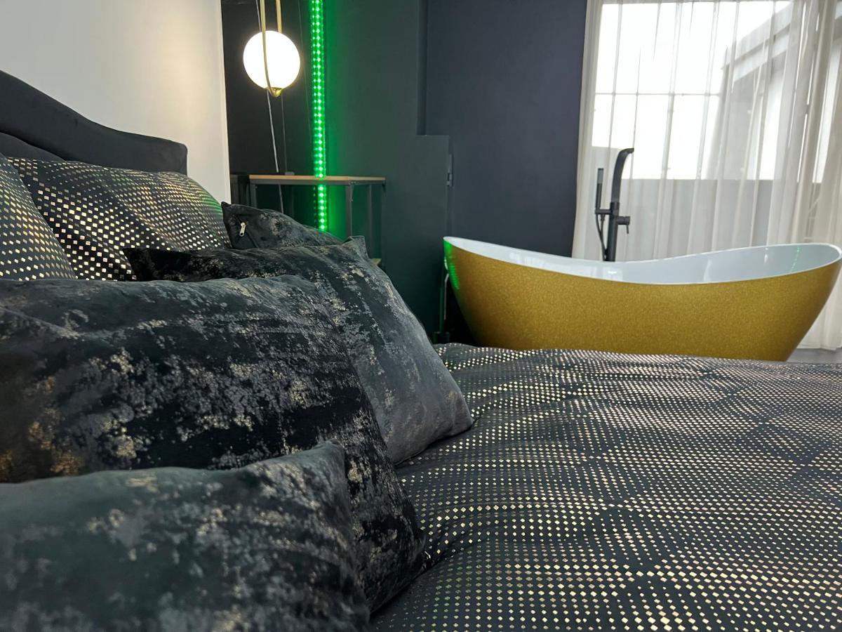 Apartament Premium Ze Zlota Wanna W Sypialni Widok Na Morze Dyskretny Taras Z Lozkiem - Baltyckie Sarbinowo 18 Kültér fotó